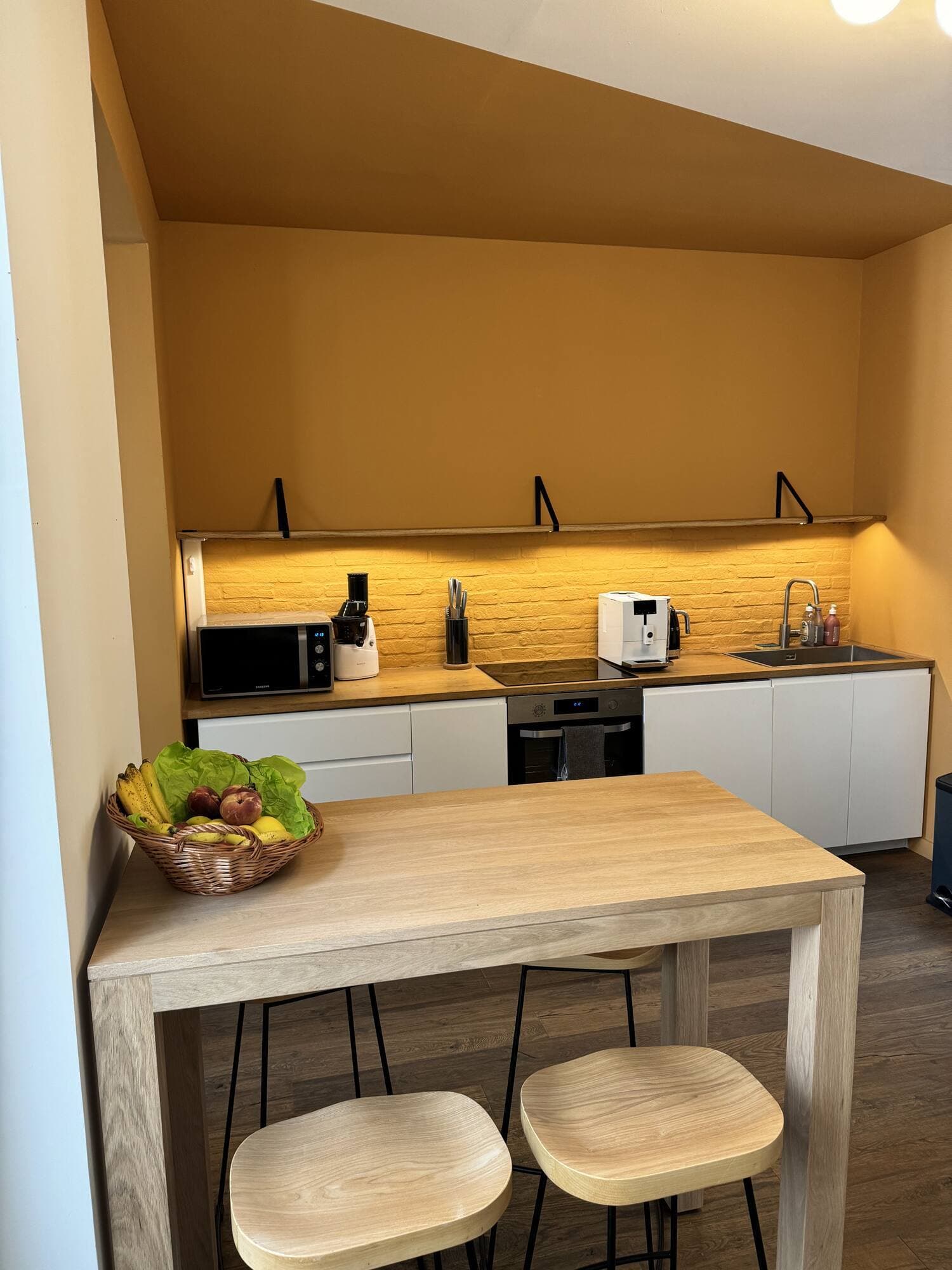 The fully equipped kitchen of the cowork
